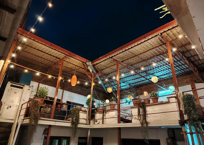 Hostel Shine Den