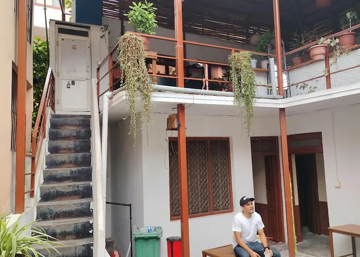 Hostel Shine Den *