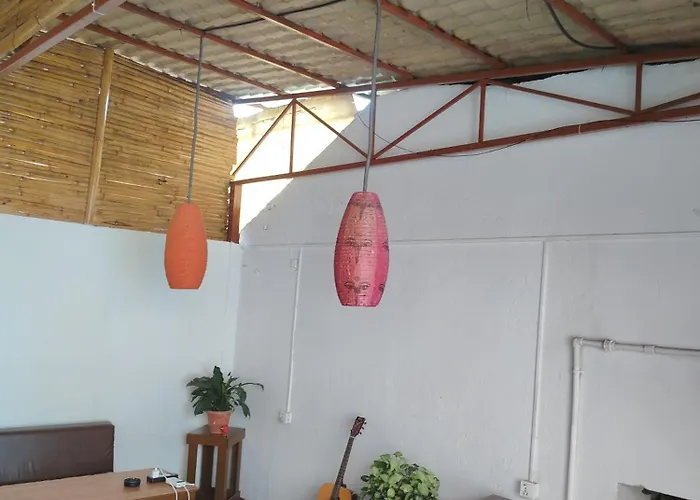 Shine Den Hostel
