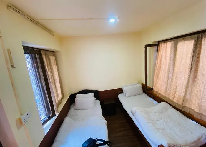 Shine Den Hostel